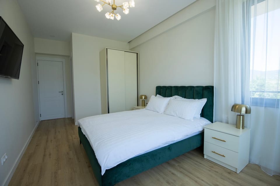 Bed, TV and multimedia, Photo of the whole room, Bedroom, wardrobe