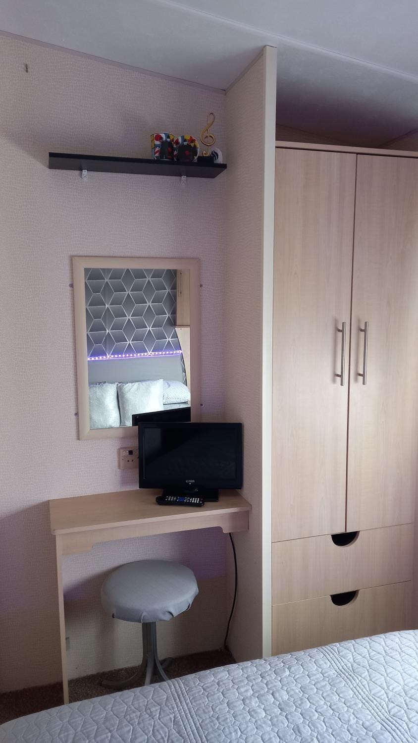 Bedroom, wardrobe