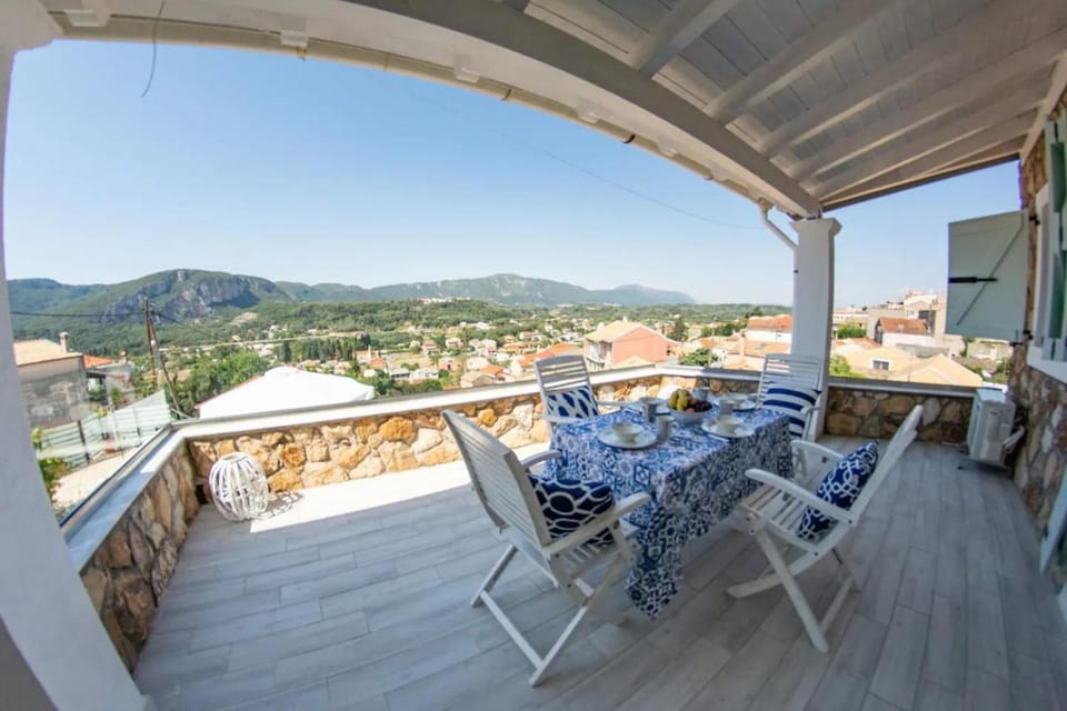 Balcony/Terrace, Seating area, Dining area, Mountain view