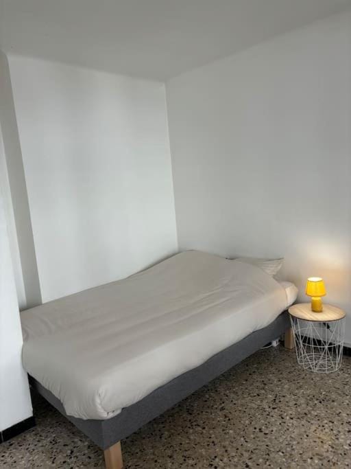 Studio climatisé - 3min à pied Gare Saint Charles - 15 min à pieds du Vieux port Apartment in Marseille
