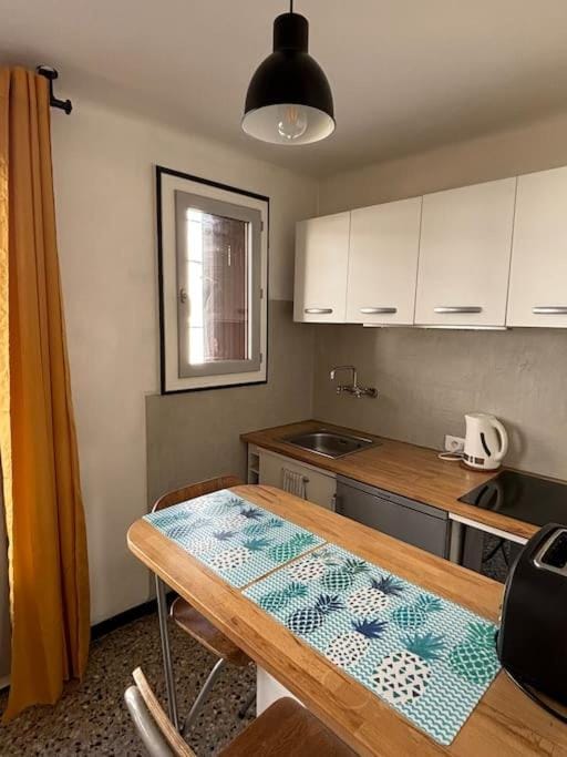 Studio climatisé - 3min à pied Gare Saint Charles - 15 min à pieds du Vieux port Apartment in Marseille