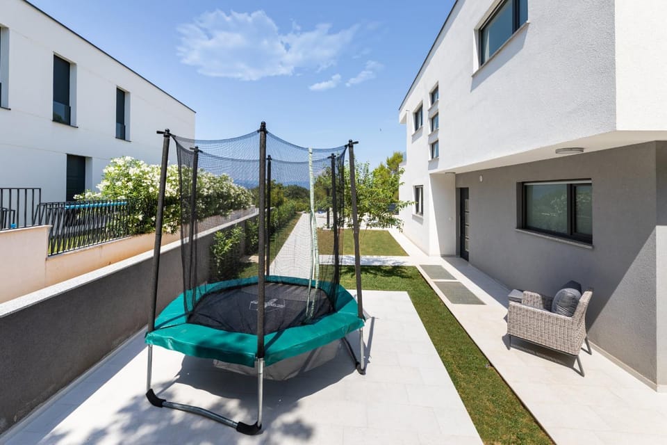Garden, Seating area, Entertainment