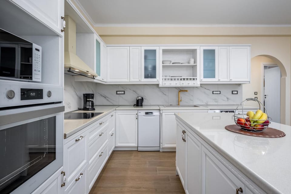 Kitchen or kitchenette, oven, stove