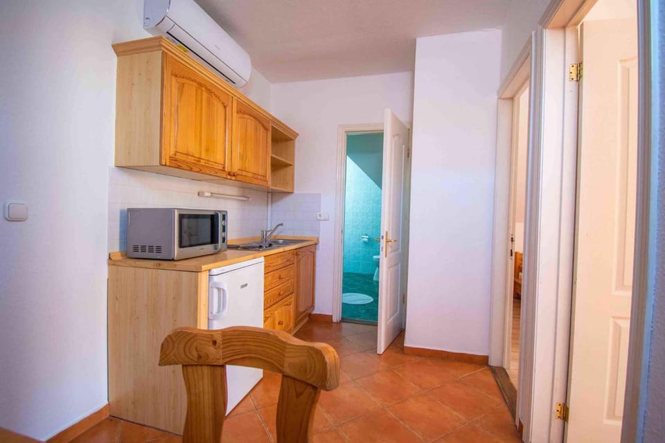microwave, air conditioner