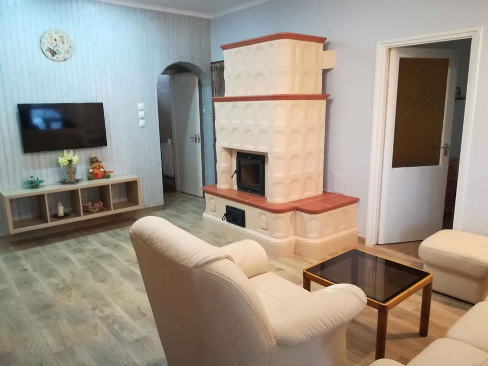Living room, Seating area, fireplace