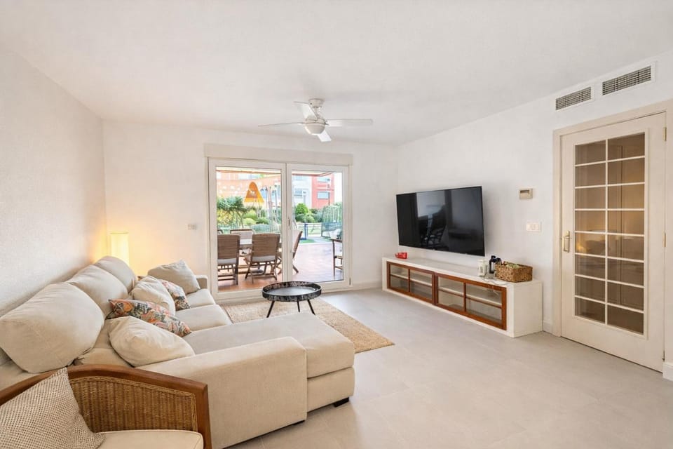 Communal lounge/ TV room, TV and multimedia, Living room