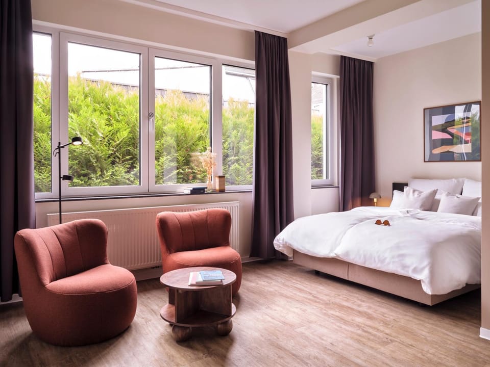 Bed, Living room, Bedroom