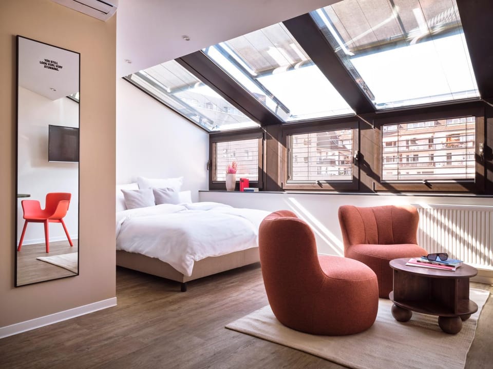 Bed, Living room, Bedroom, air conditioner