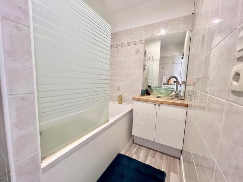 Bathroom, Bath, towels