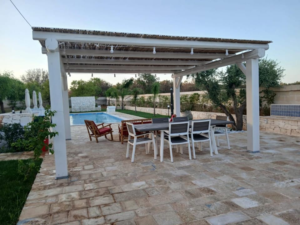 Dining area, Swimming pool