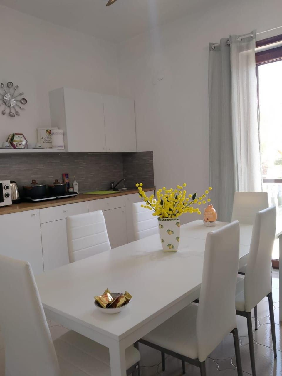 Kitchen or kitchenette, Communal kitchen