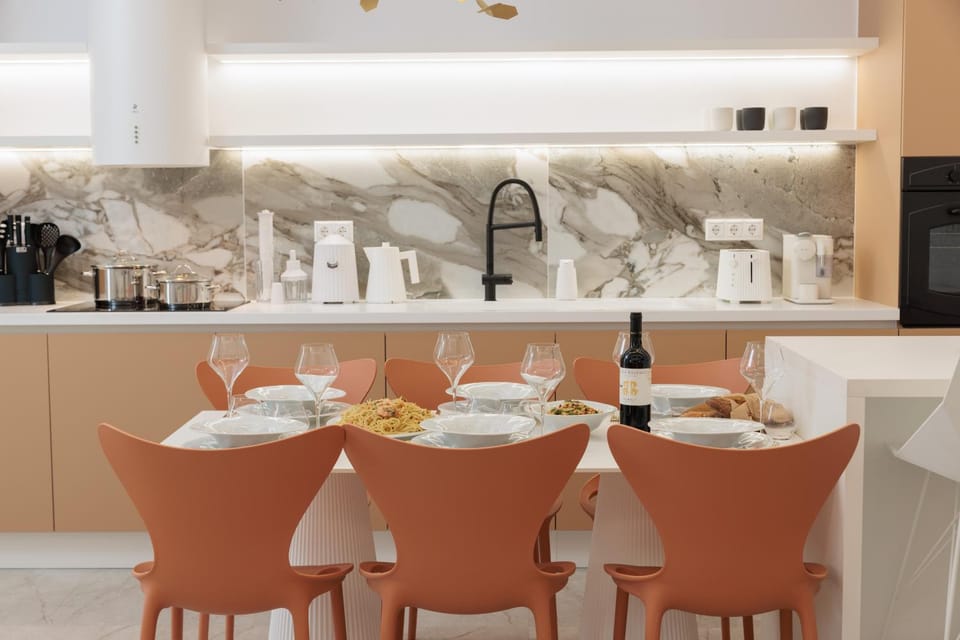 Kitchen or kitchenette, Food and drinks