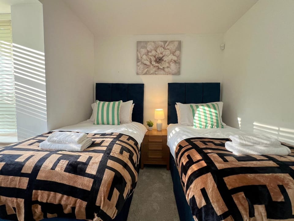 Bedroom, towels