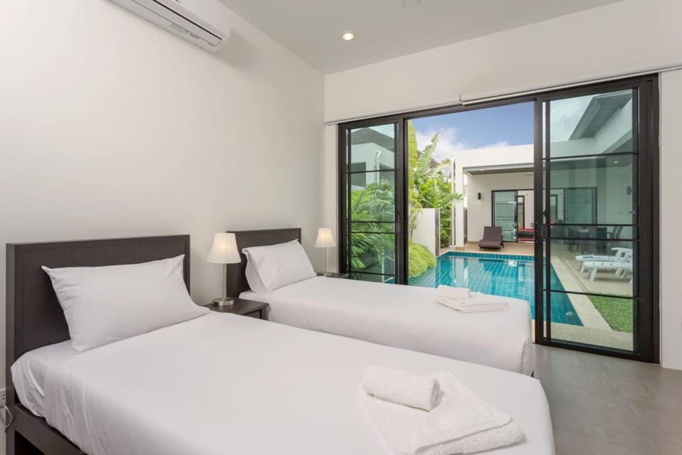 Bed, Photo of the whole room, Bedroom, Pool view