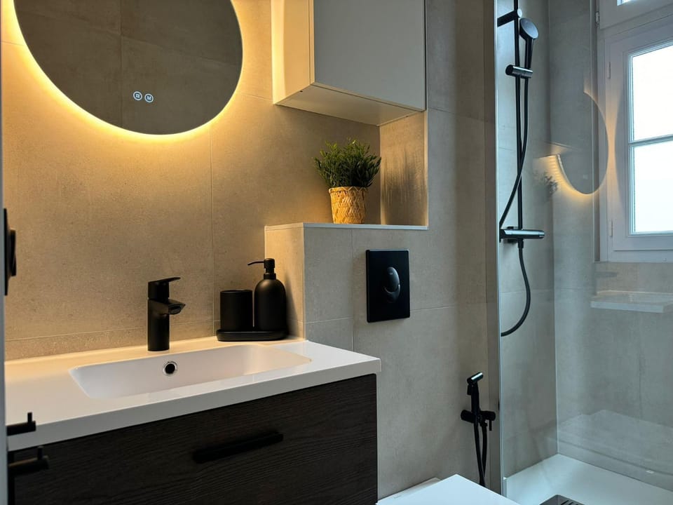 Celine 25 Appartement Bien Équipé dans un Quartier Prisé Apartment in Issy-les-Moulineaux