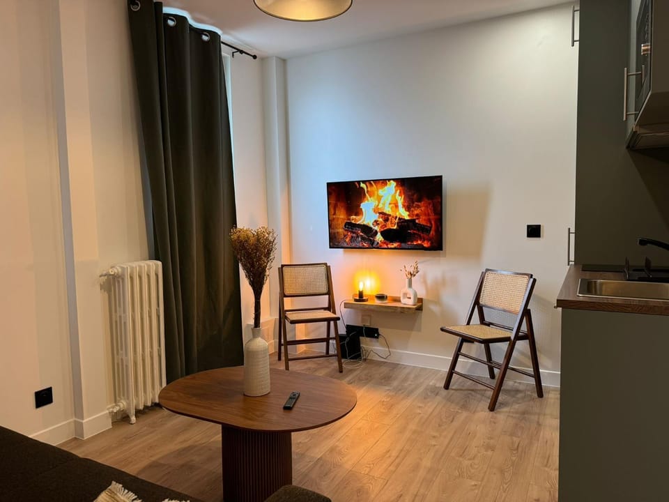 Celine 25 Appartement Bien Équipé dans un Quartier Prisé Apartment in Issy-les-Moulineaux