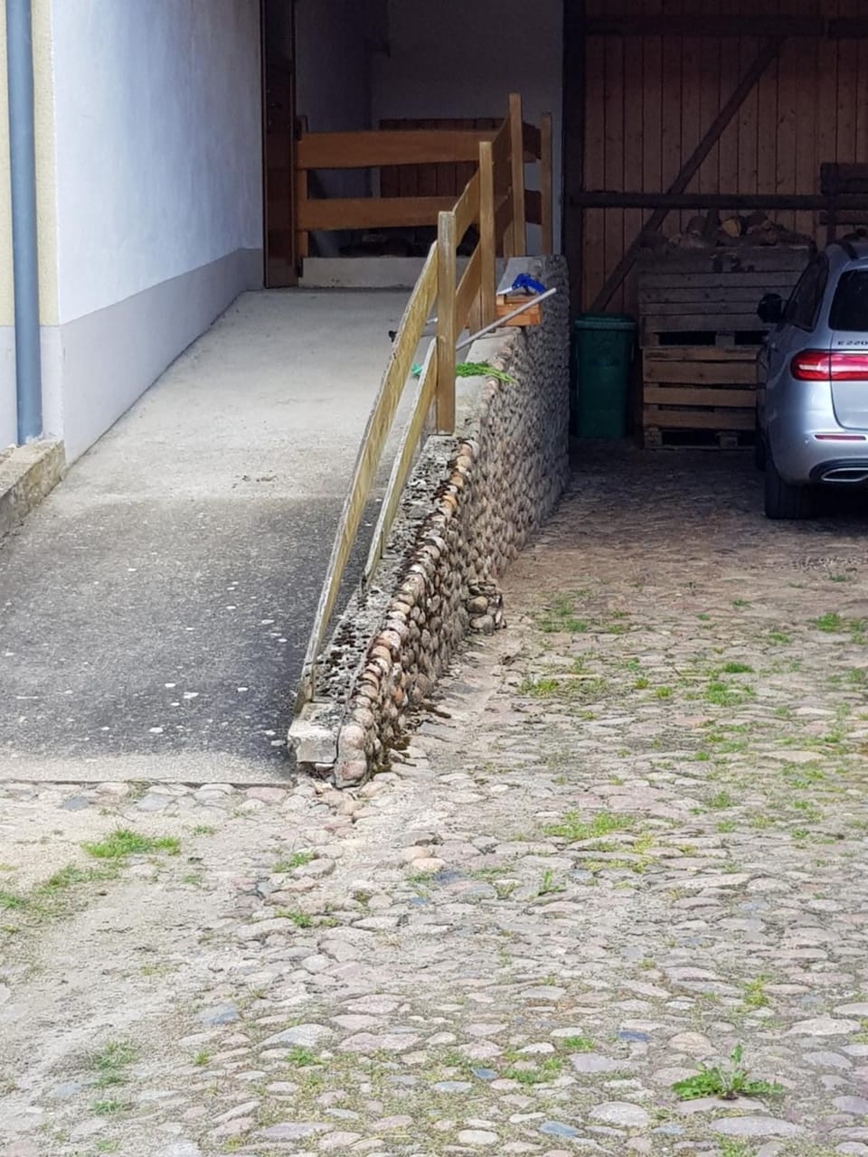 Facade/entrance