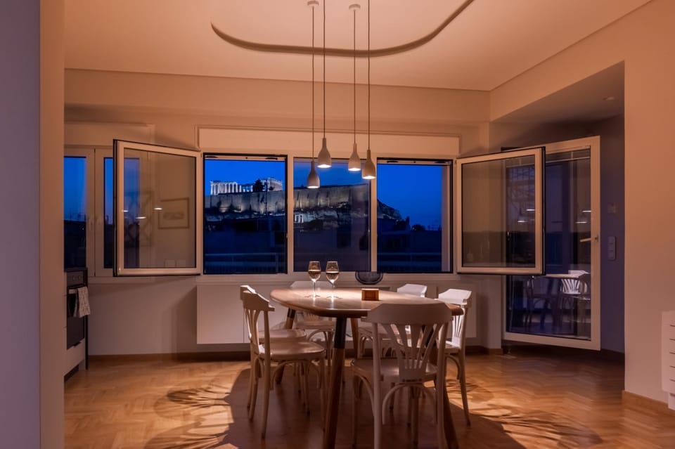 Dining area, Landmark view