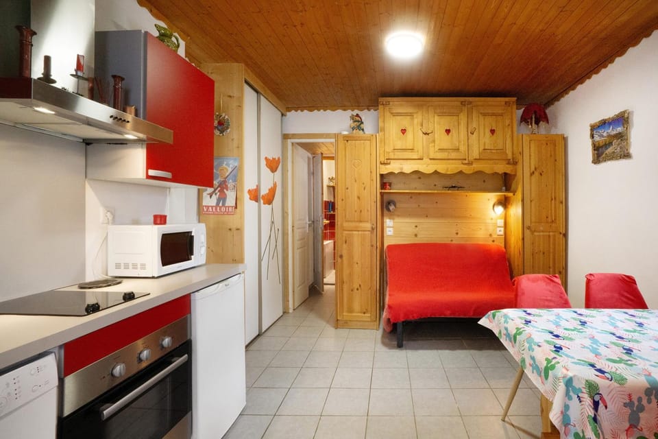 Property building, Kitchen or kitchenette, Living room