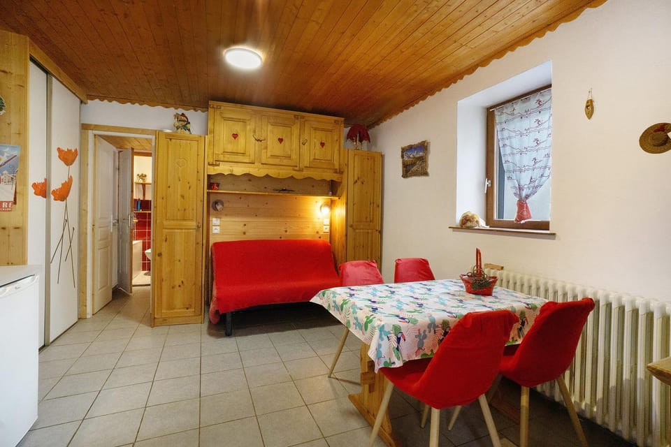 Property building, Living room, Bedroom
