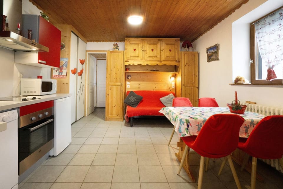Property building, Kitchen or kitchenette, Living room