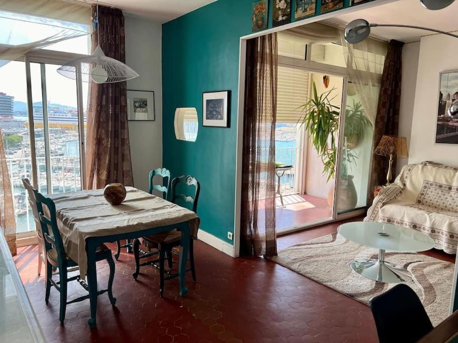 Location Port Toulon Apartment in Toulon