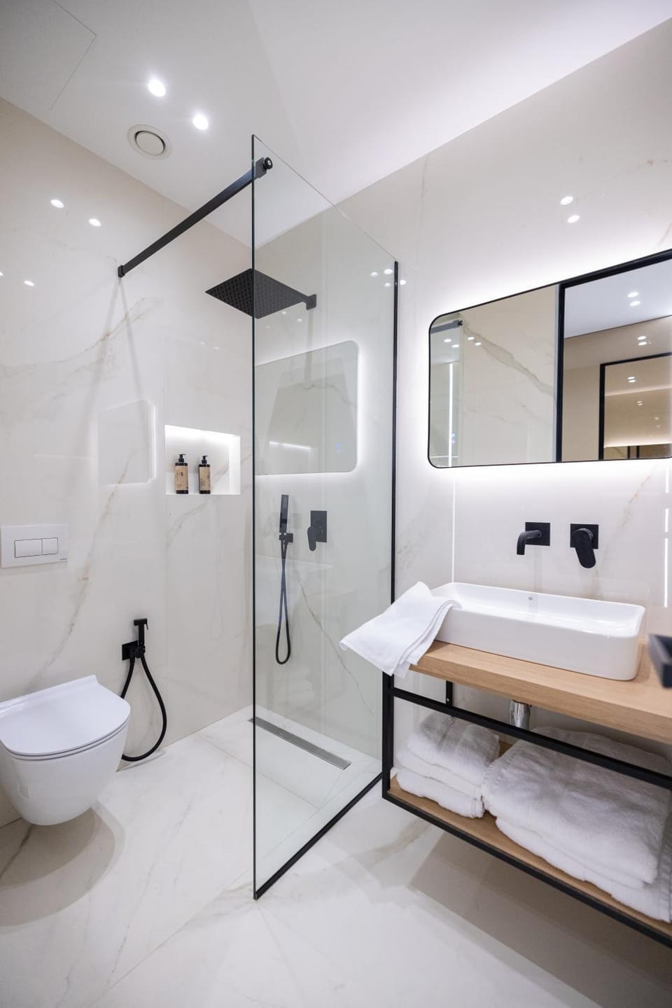 Seaside Luxury Rooms Apartment in Vlorë