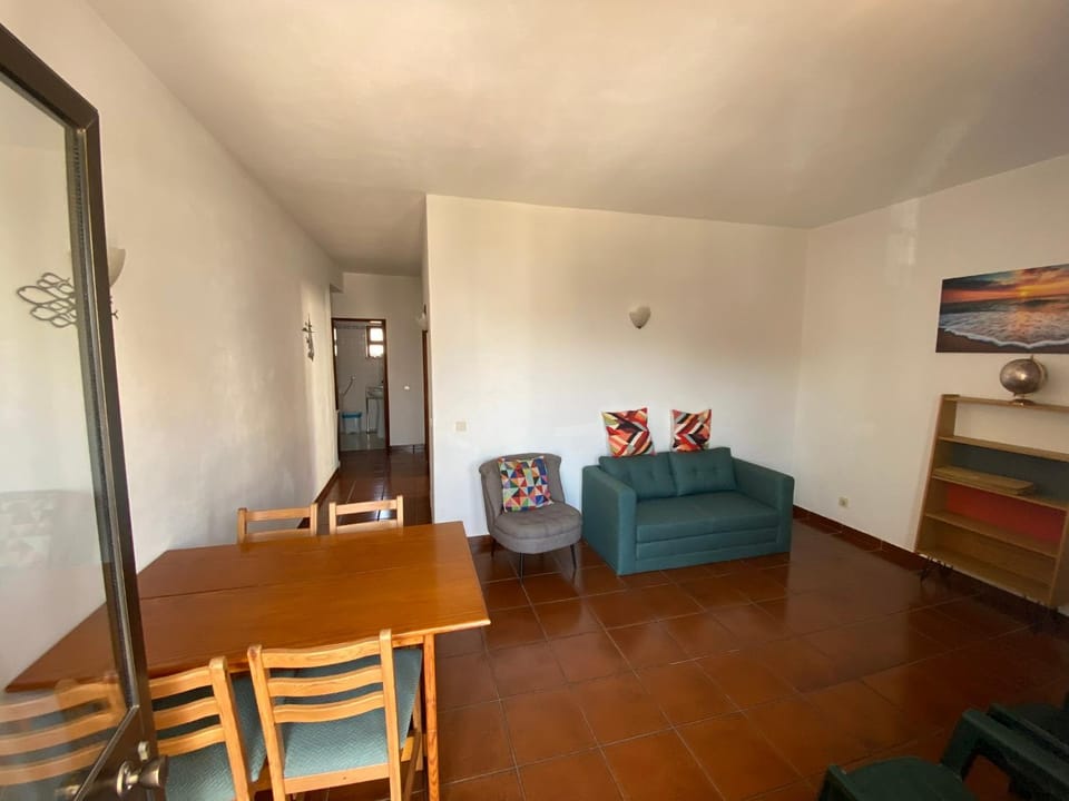 Apart 1 quarto, 350m praia Olhos de Água, J Apartment in Olhos de Água
