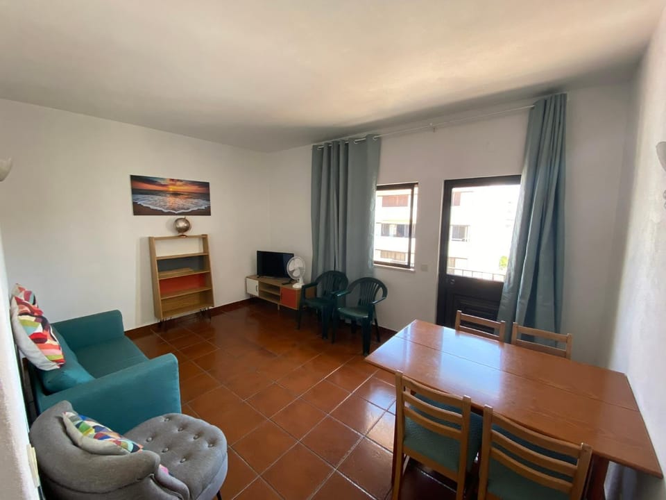 Apart 1 quarto, 350m praia Olhos de Água, J Apartment in Olhos de Água