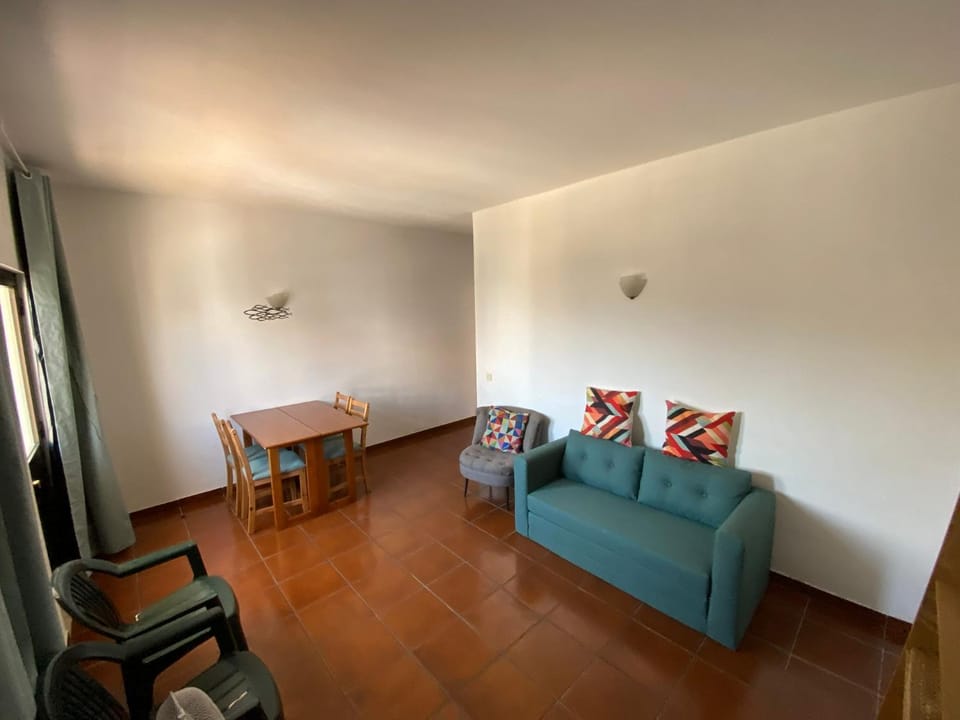 Apart 1 quarto, 350m praia Olhos de Água, J Apartment in Olhos de Água