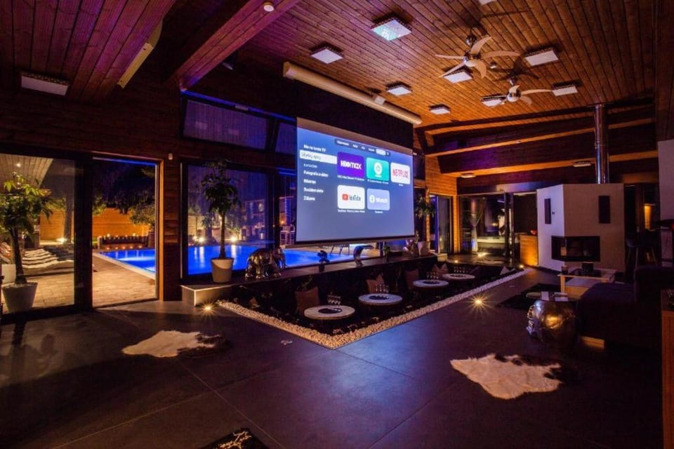 Communal lounge/ TV room, TV and multimedia, Evening entertainment