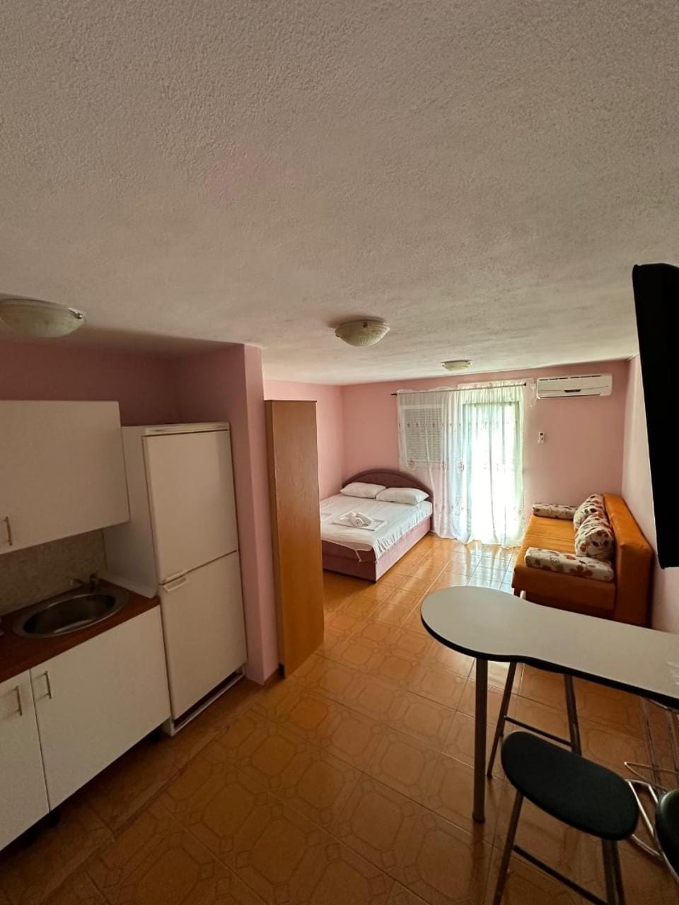 Living room, Photo of the whole room, Bedroom