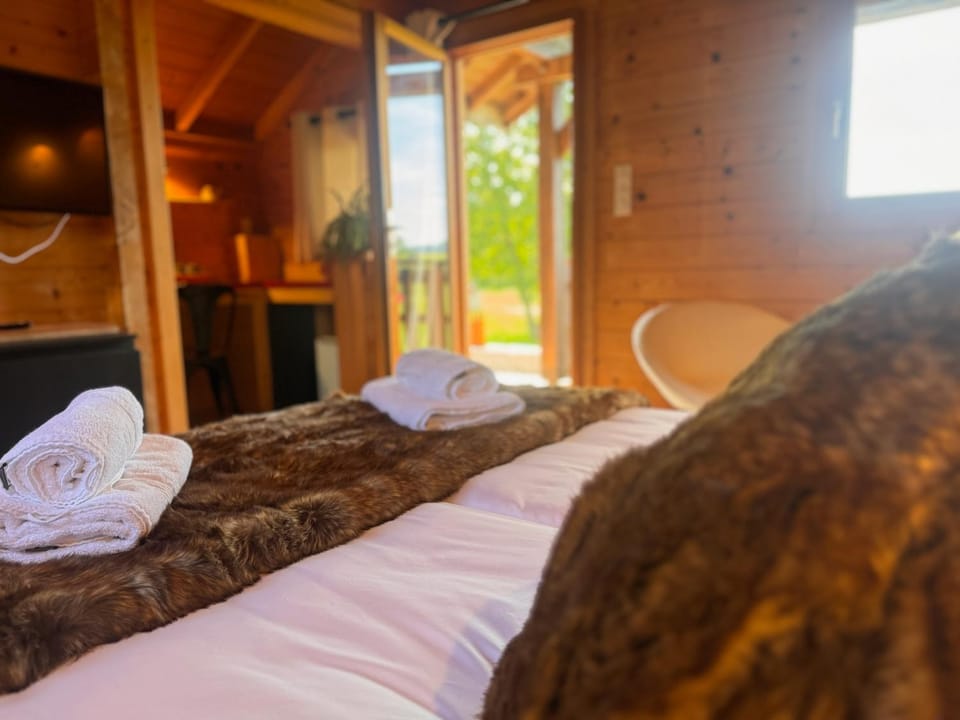 Bed, Photo of the whole room, Bedroom, towels