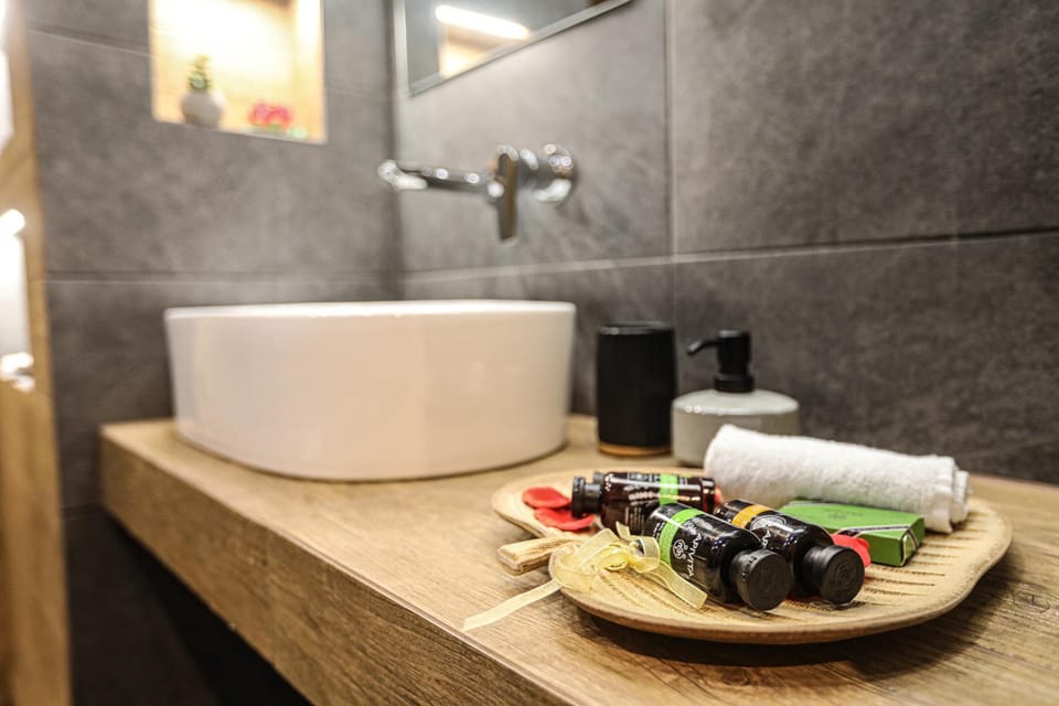 Bathroom, towels