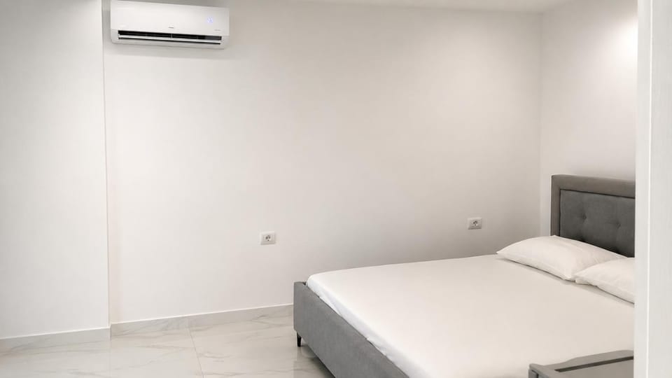 Alket Rooms for rent Bed and Breakfast in Sarandë