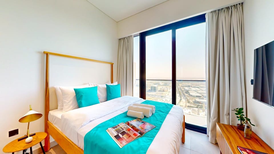 Bed, TV and multimedia, Bedroom