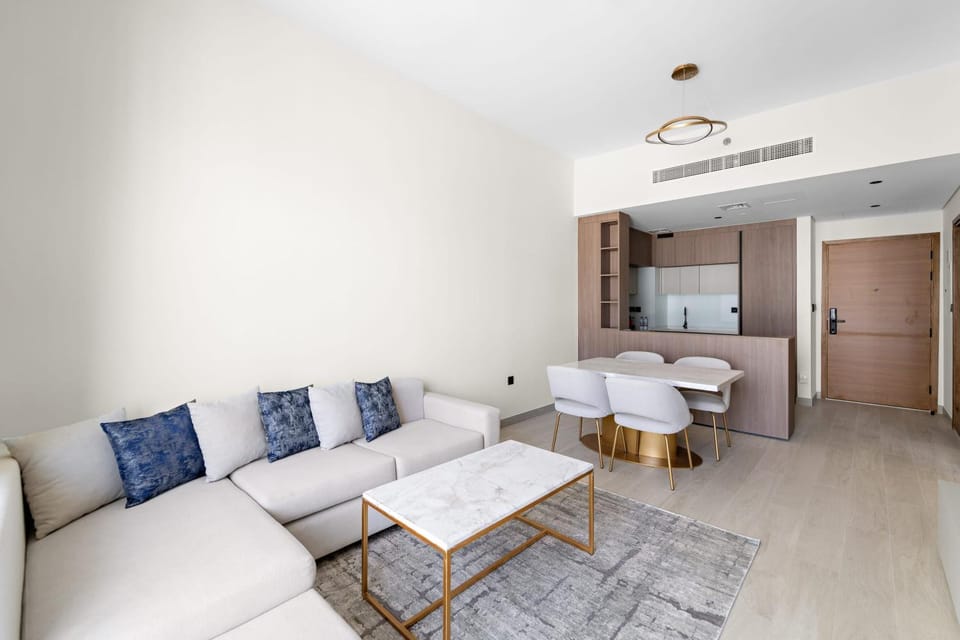 Luxurious 1 Bedroom Retreat with pool gym and game Apartment in Dubai