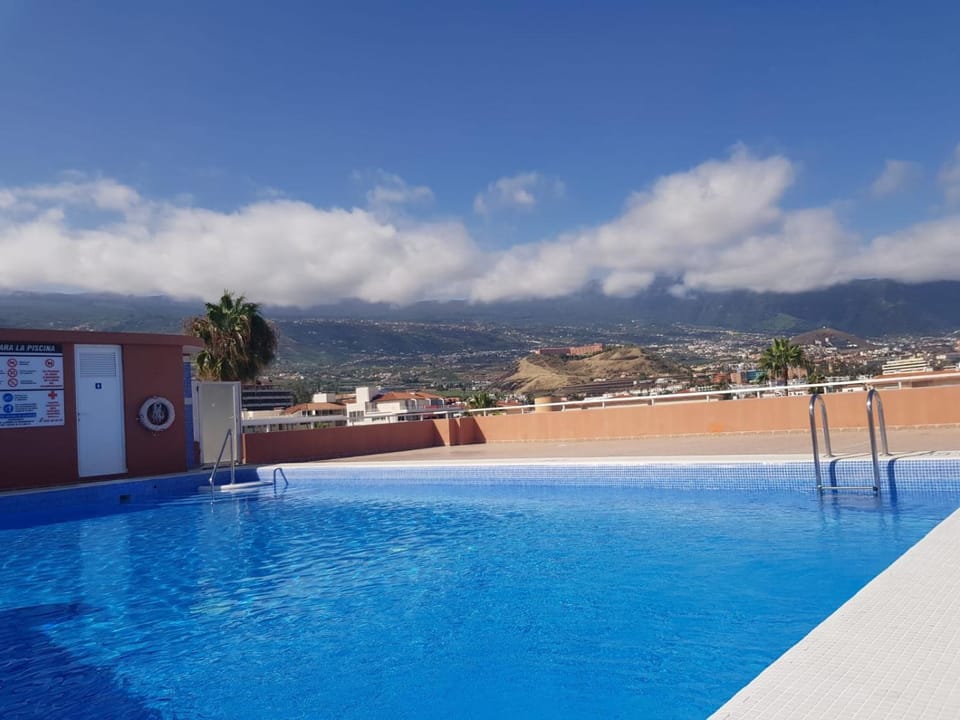 Day, Mountain view, Swimming pool