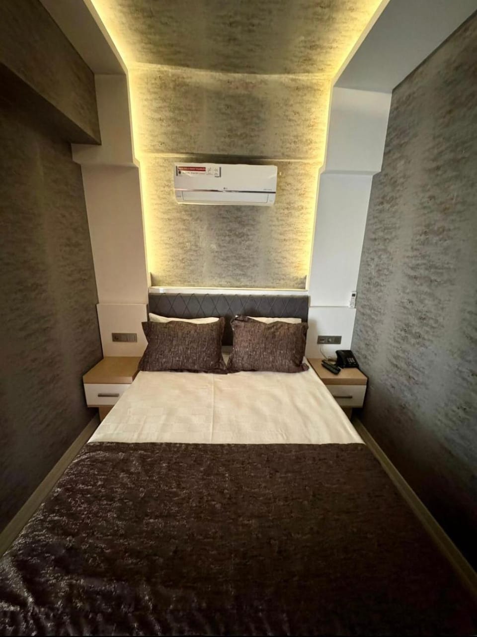 Bed, Bedroom, air conditioner