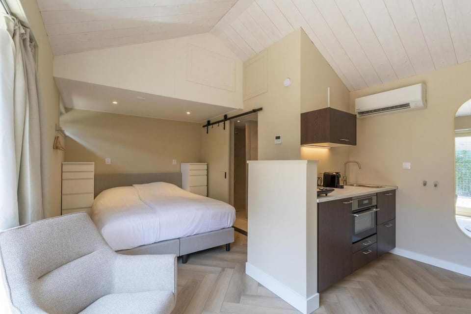 Kitchen or kitchenette, Photo of the whole room, Bedroom
