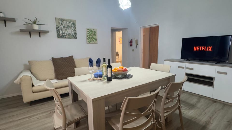 Entertainment, Time of day, furniture, kitchen