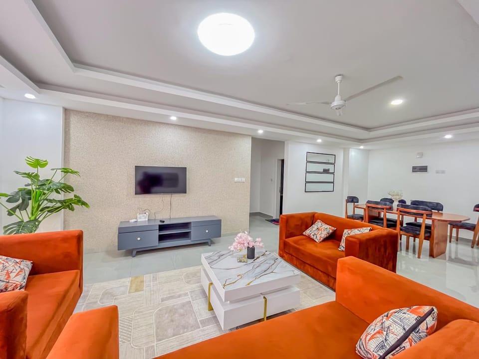 Communal lounge/ TV room, TV and multimedia, Living room, Seating area, Evening entertainment