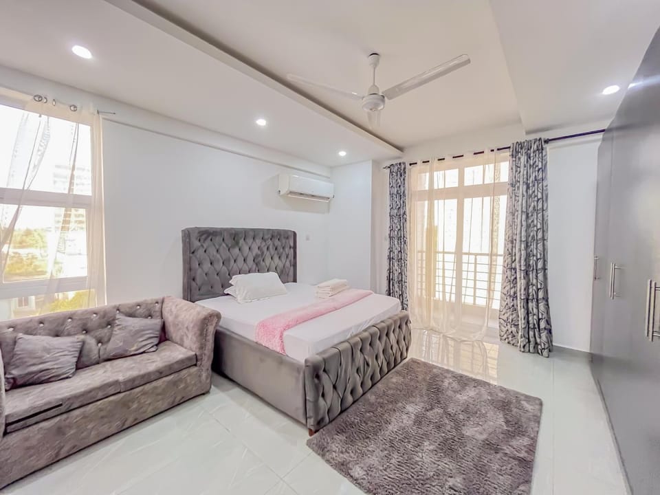 Bed, Photo of the whole room, Seating area, Bedroom, wardrobe, air conditioner