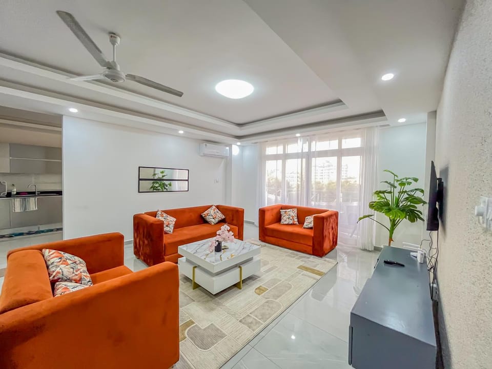 TV and multimedia, Kitchen or kitchenette, Living room, Seating area