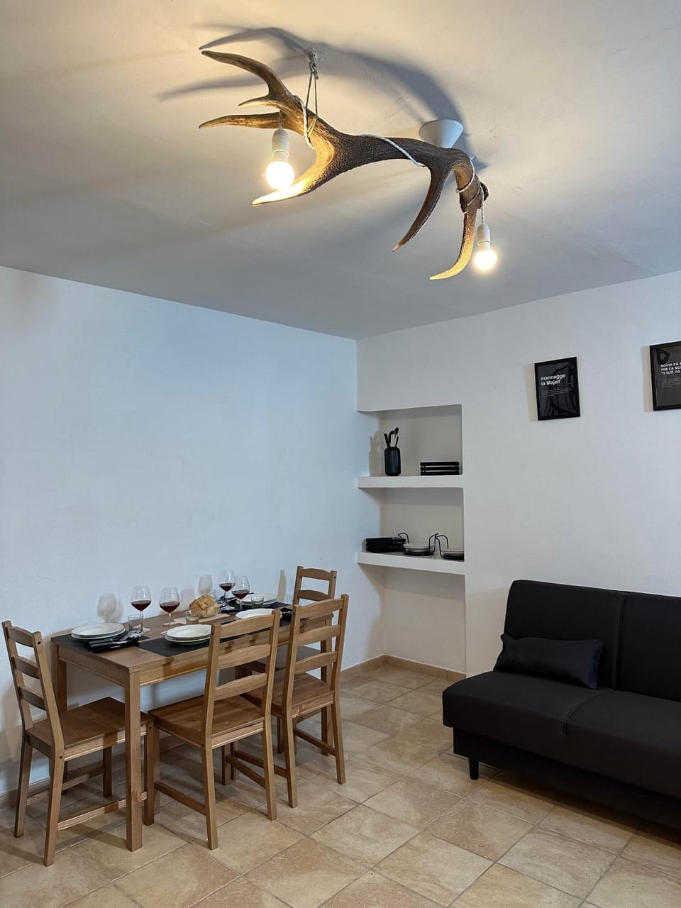 Seating area, Internal: Not applicable to any particular room