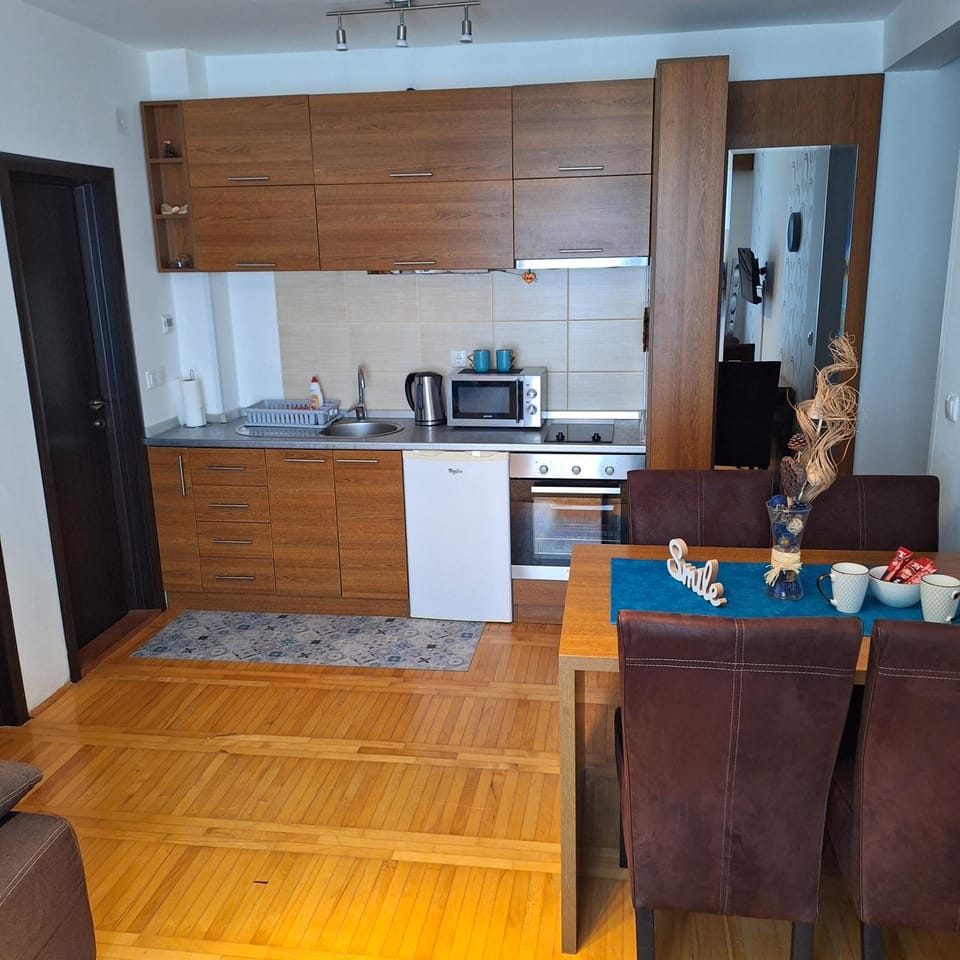 Kitchen or kitchenette, Dining area, dishwasher, microwave