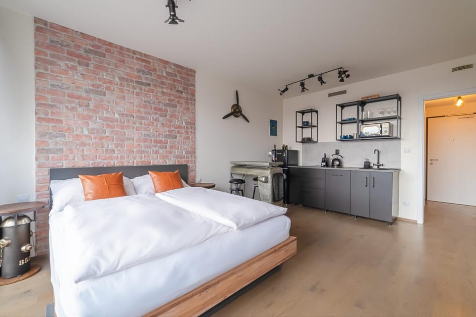 IndustriaLux Suite by Rentez Apartment in Prague