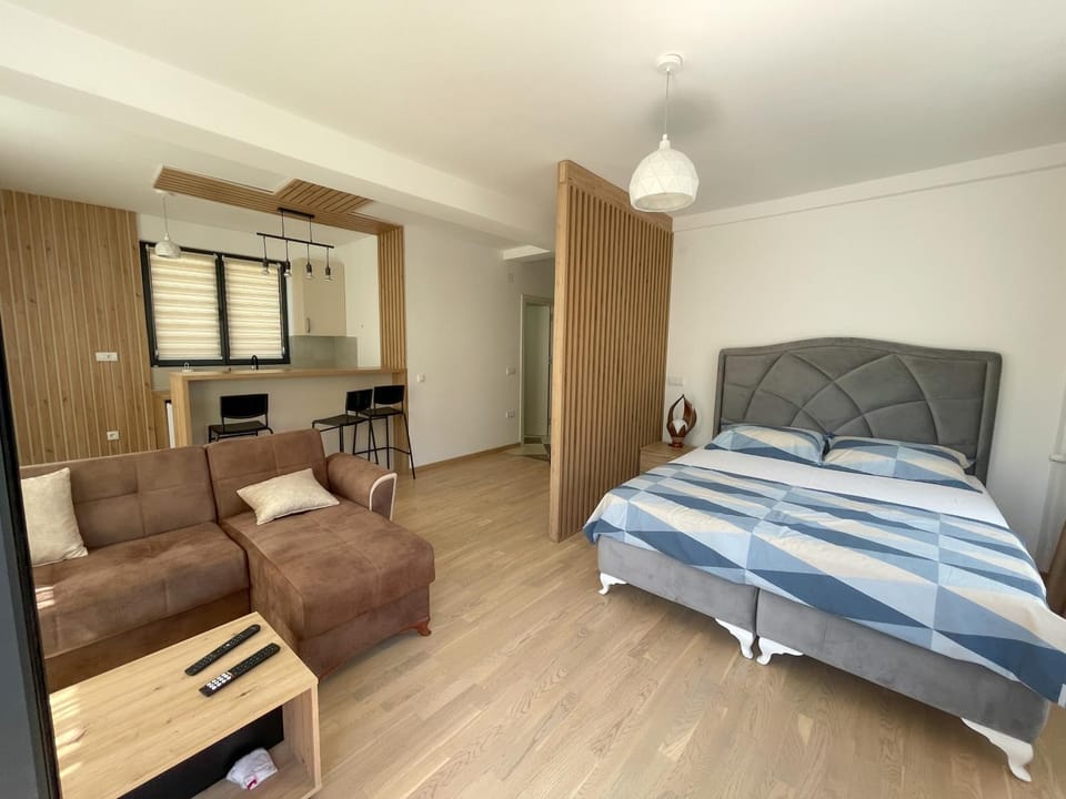 Living room, Text overlay