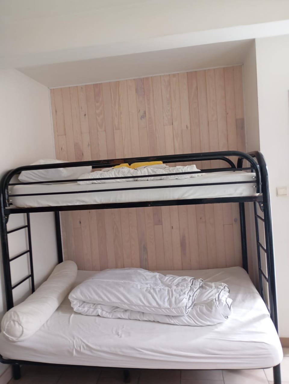 STUDIO 5 personnes N7 LUZ SAINT SAUVEUR draps et serviettes fournis Apartment in Luz-Saint-Sauveur