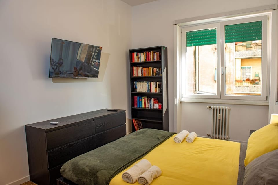 Bed, TV and multimedia, Photo of the whole room, Bedroom, internet, towels